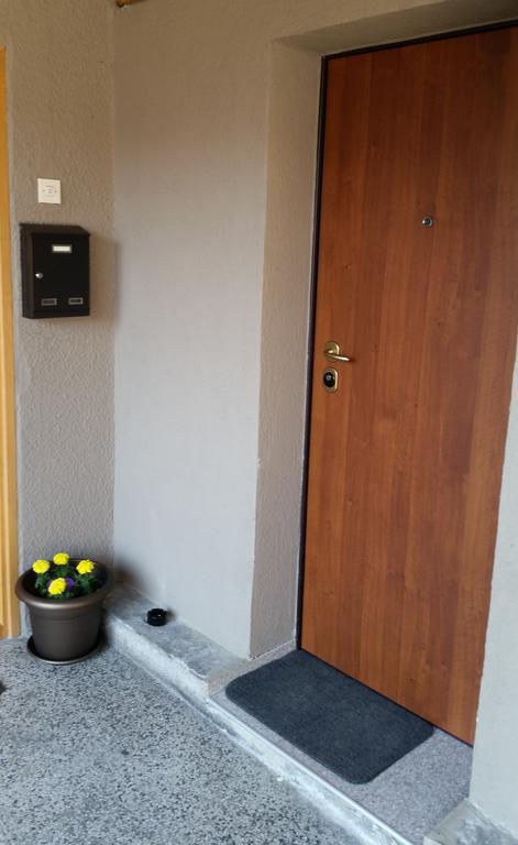 Dea'S Studio Apartment Sarajevo Luaran gambar